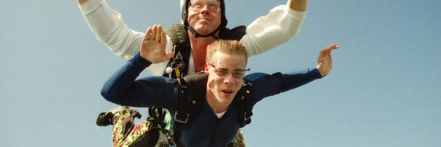 Skoki spadochronowe z udziałem zwierząt: adrenalina w towarzystwie